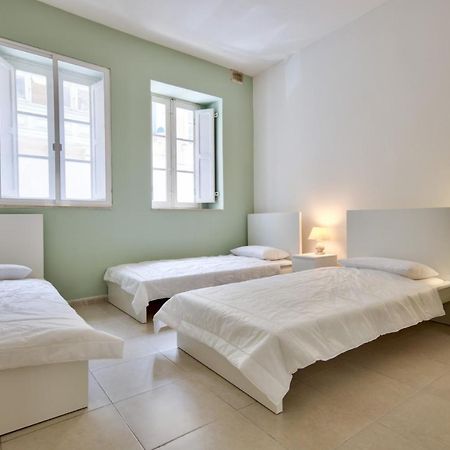 Azure Haven - Gzira Apartments And Penthouse By Shortletsmalta Εξωτερικό φωτογραφία