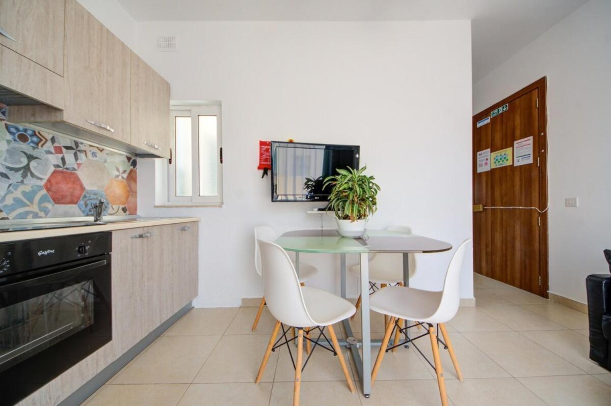 Azure Haven - Gzira Apartments And Penthouse By Shortletsmalta Δωμάτιο φωτογραφία