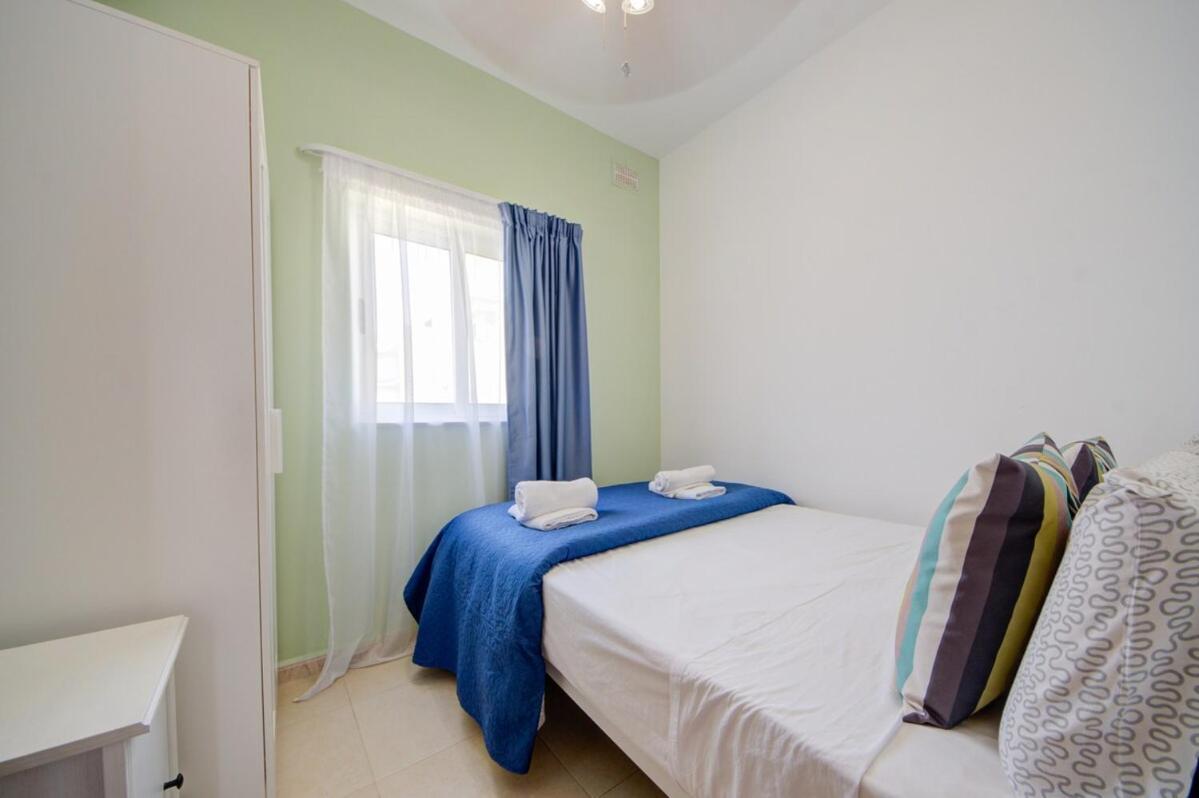 Azure Haven - Gzira Apartments And Penthouse By Shortletsmalta Δωμάτιο φωτογραφία