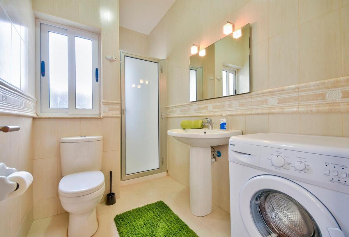Azure Haven - Gzira Apartments And Penthouse By Shortletsmalta Δωμάτιο φωτογραφία