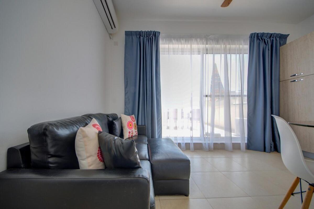 Azure Haven - Gzira Apartments And Penthouse By Shortletsmalta Δωμάτιο φωτογραφία