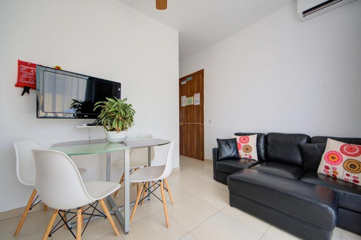 Azure Haven - Gzira Apartments And Penthouse By Shortletsmalta Δωμάτιο φωτογραφία
